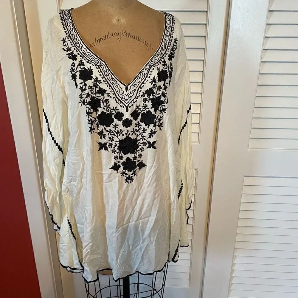 KRISTA LEE | cream and black peasant style bohemian cape style top XL NWT $74